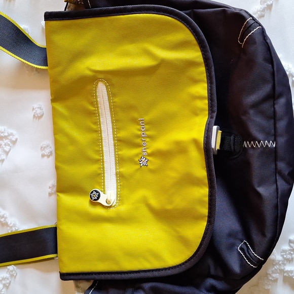 SHERPANI lime and grey messenger crossbody bag with zipper and clasp closure - Picture 2 of 4